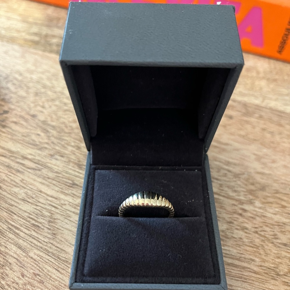 Mejuri Signet Ring